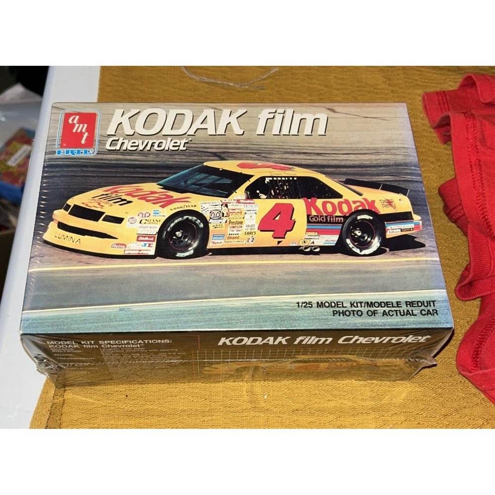 NIB NASCAR - ERTL AMT 1/25 Kodak film Chevrolet Ernie Irvan #4 Model kit #6727